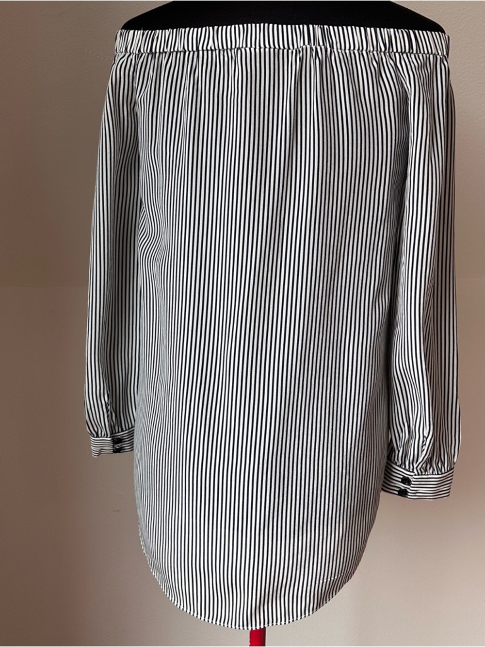 Cabi 100% Silk Off Shoulder Striped Blouse XS Black White Tunic Top Lightweight - Picture 4 of 15